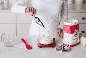 gadget de cocina inteligente en encimera moderna