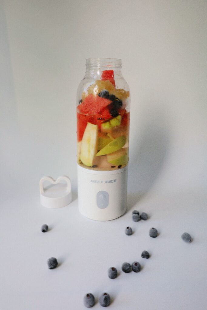 smoothie de frutas preparado con batidora de vaso
