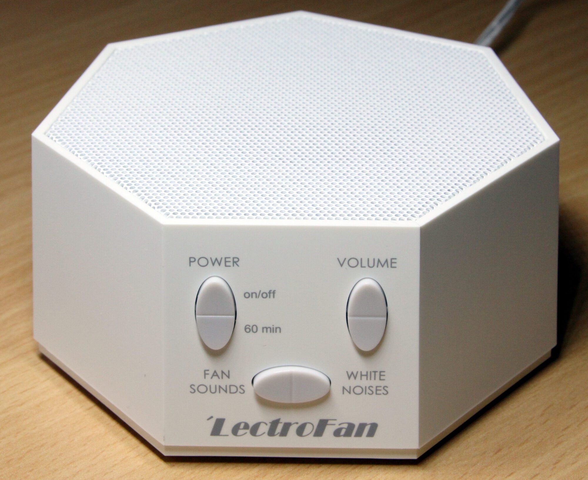 Máquina de ruido blanco LectroFan de sobremesa, con controles de encendido, volumen y selección entre sonidos de ventilador y ruido blanco