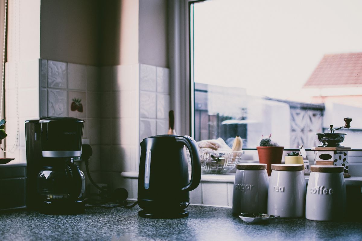 Fotografia de una encimera de cocina moderna