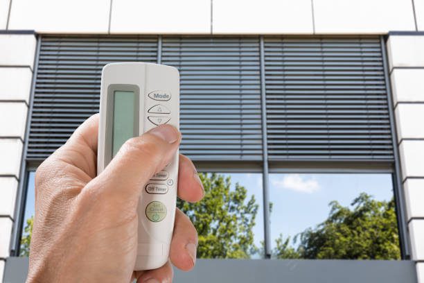 persianas inteligentes con mando en dormitorio