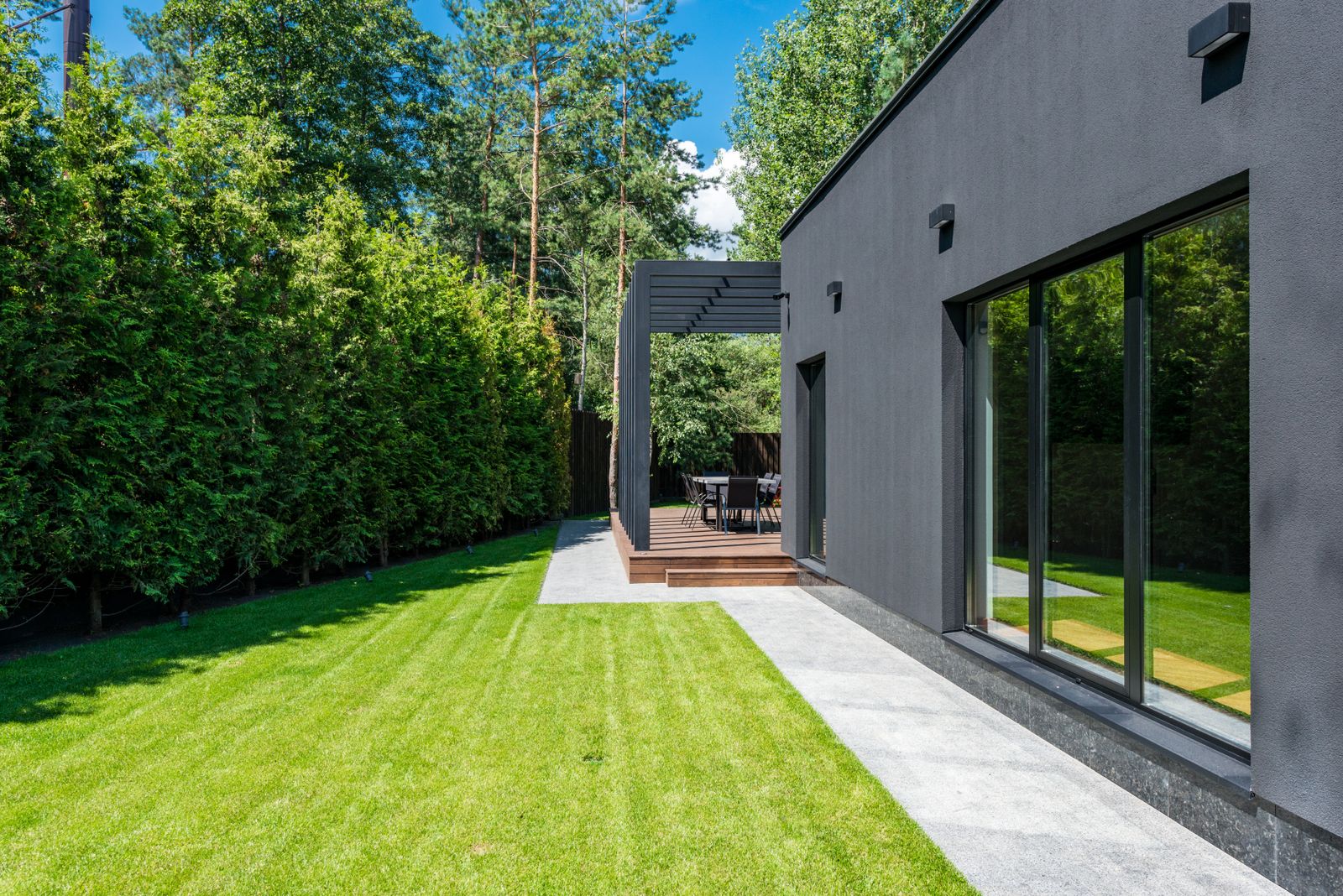 fachada de una casa moderna