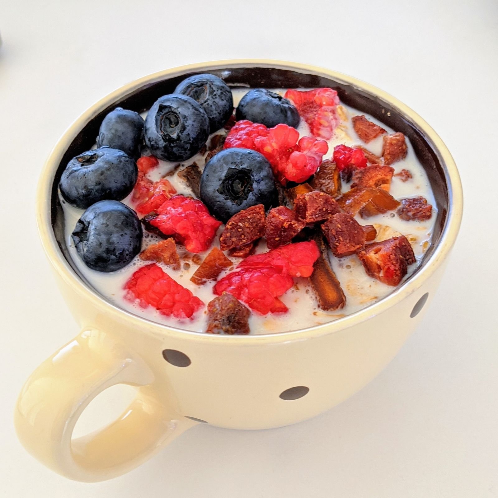 Yogur casero con frutos rojos