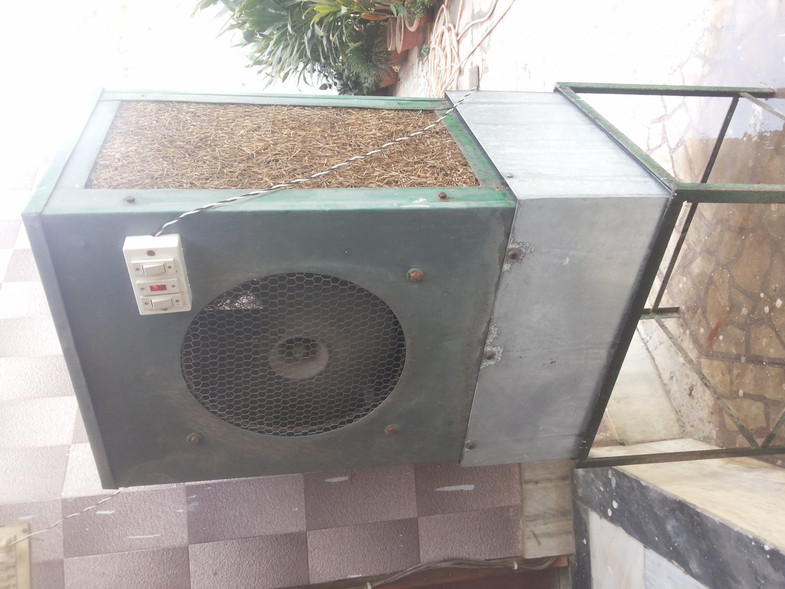 panel de fibra evaporativa humeda por dentro de un climatizador