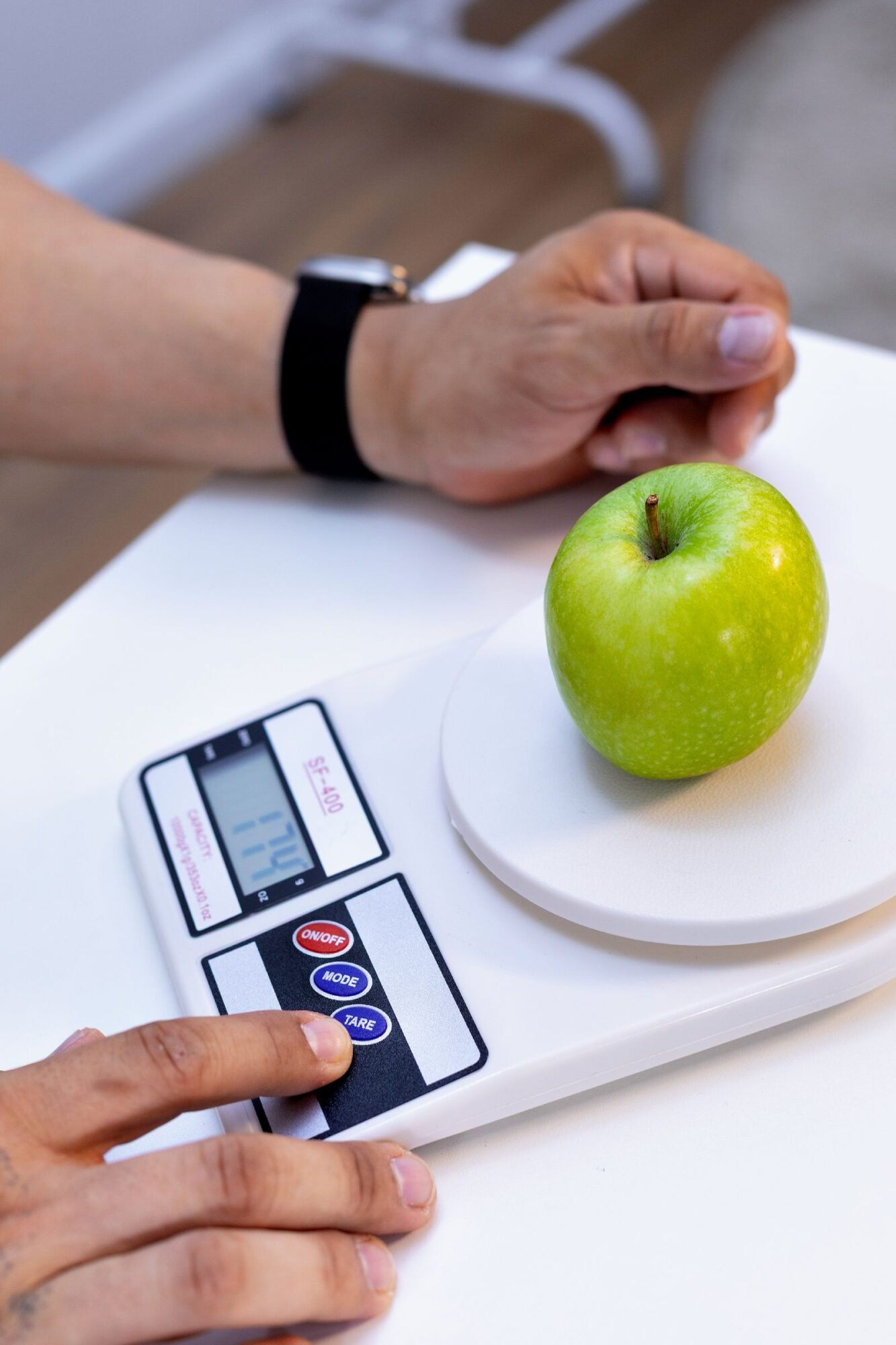 gadget de cocina inteligente en encimera moderna